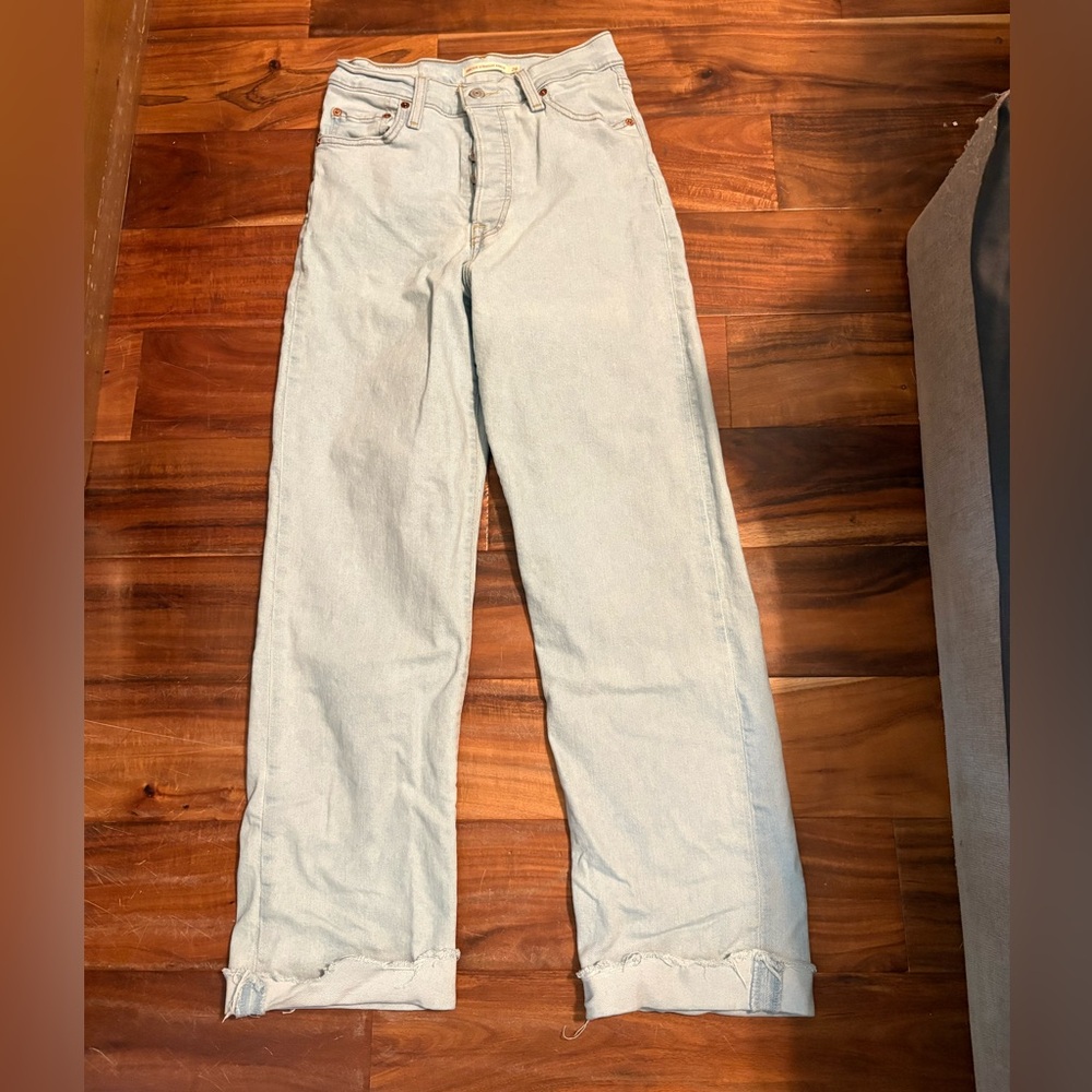 Levi’s Ribcage Straight Ankle Jeans Light Wash High Rise Raw Hem Size 26 (1177)